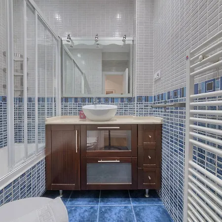 Iturribide Hogar Moderno Junto Al Metro Більбао